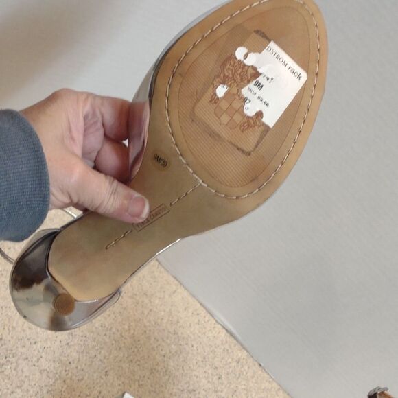 👍 Vince Camuto Siver Heels Size 9. A14 - Picture 8 of 9